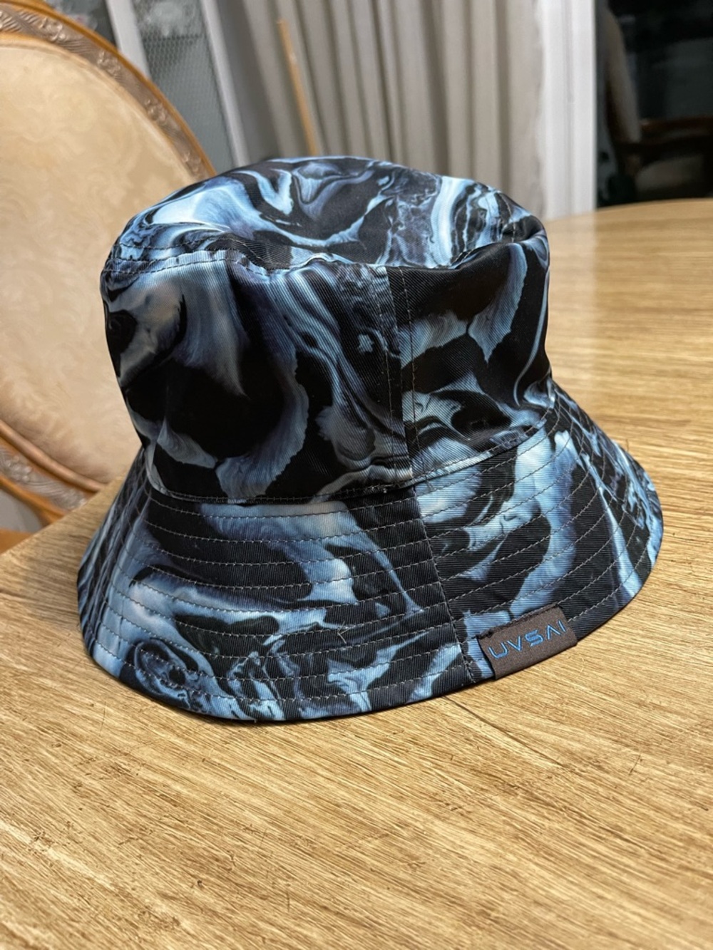 Swirl Pattern Bucket Hat in Black and Blue